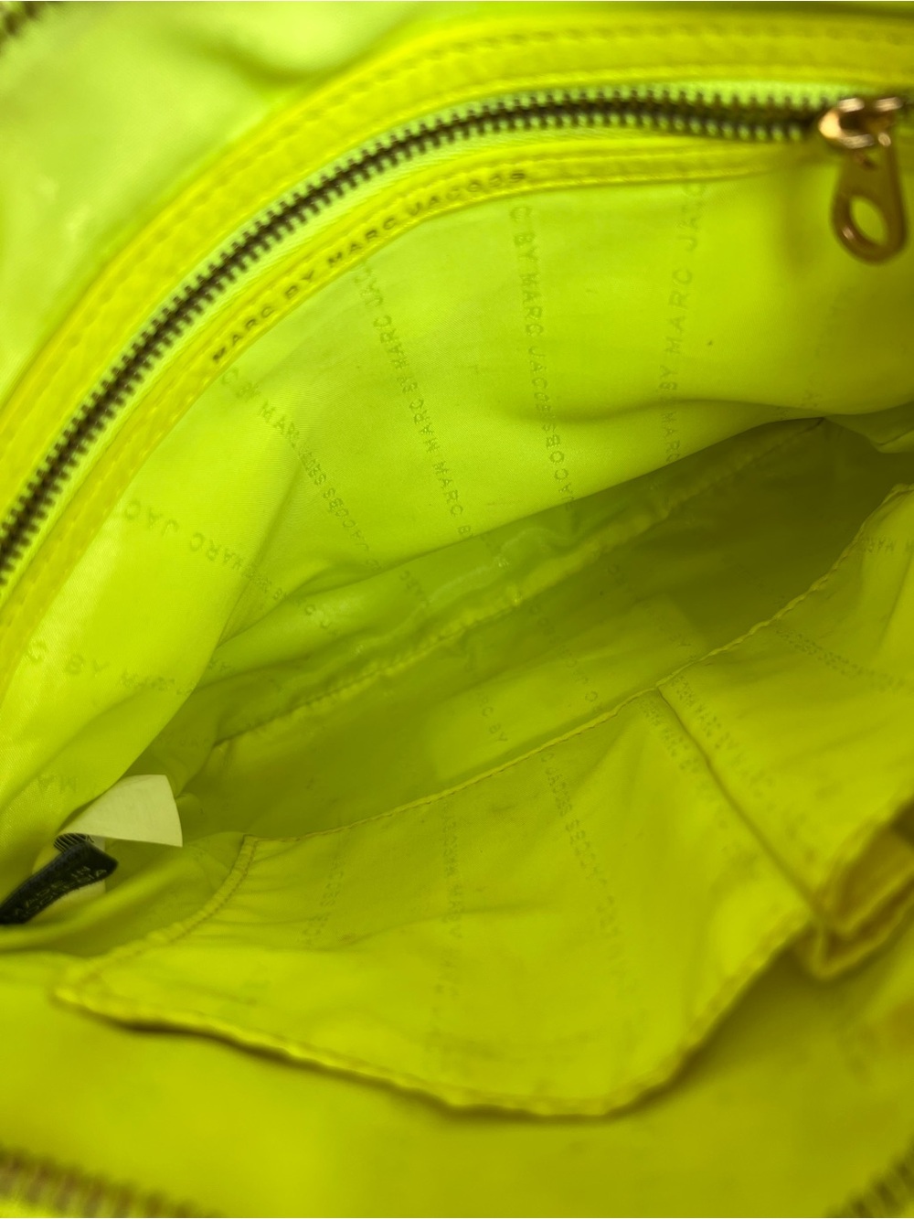 Marc by Marc Jacobs • Sia Crossbody Too Hot To Handle Neon Yellow Leather Bag - Picture 7 of 15